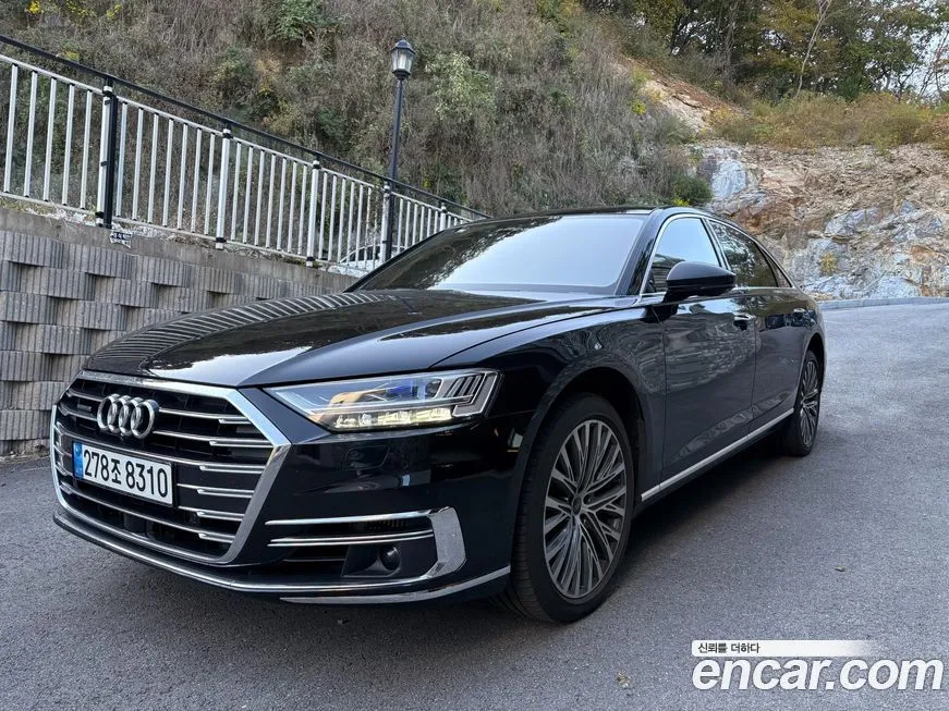 Audi A8 — фото 1