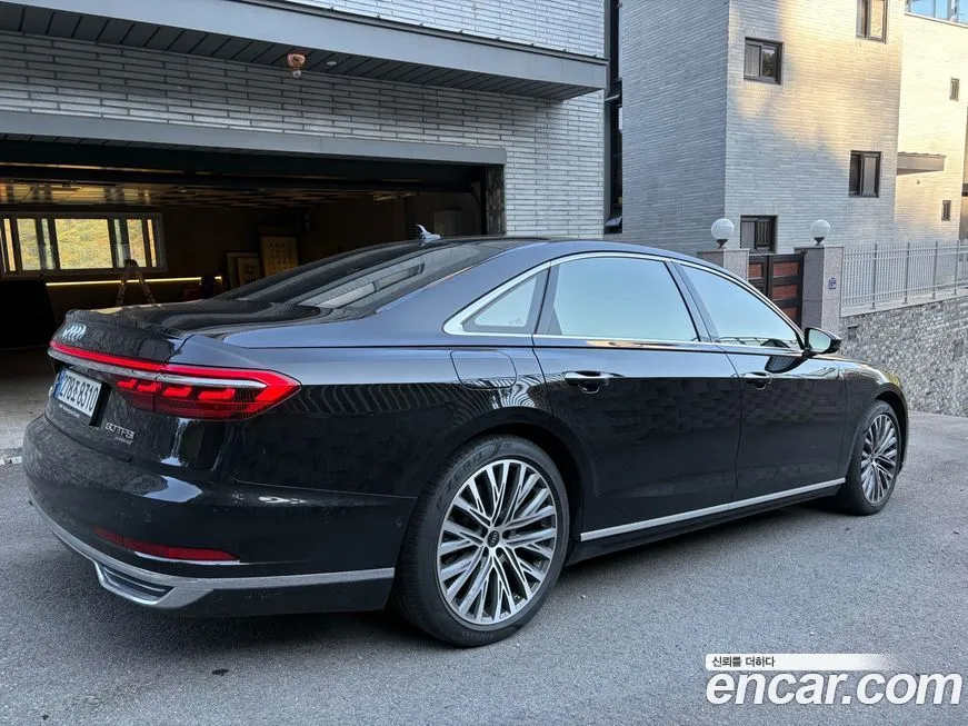 Audi A8 — фото 2