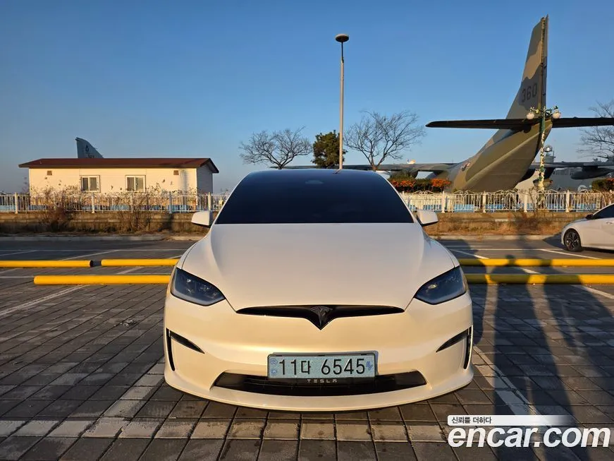 Tesla Model X — фото 1