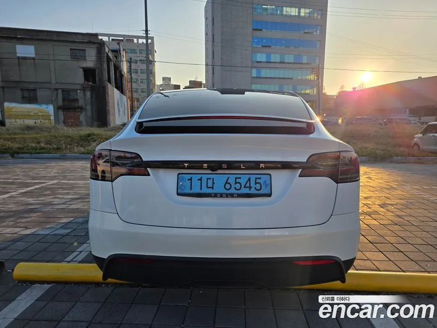 Tesla Model X — фото 6