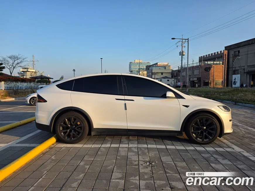 Tesla Model X — фото 8