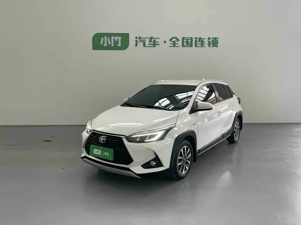 Toyota Yaris L — фото 1