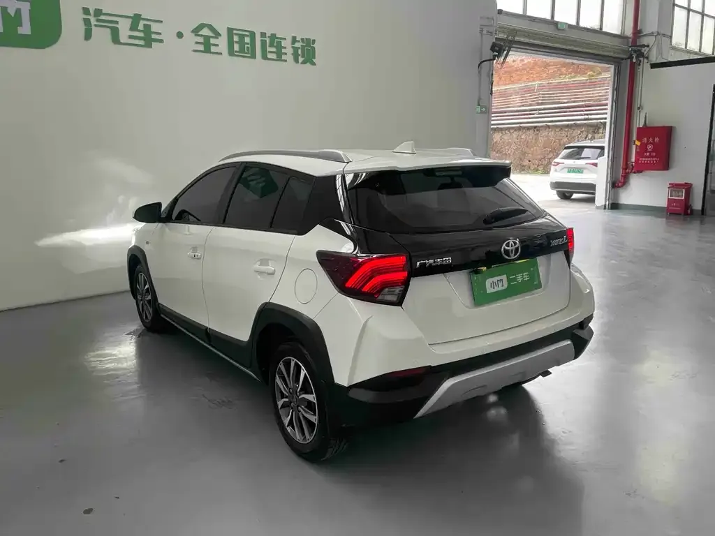 Toyota Yaris L — фото 6