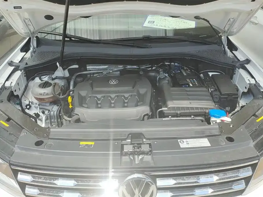 Volkswagen Tiguan L — фото 10