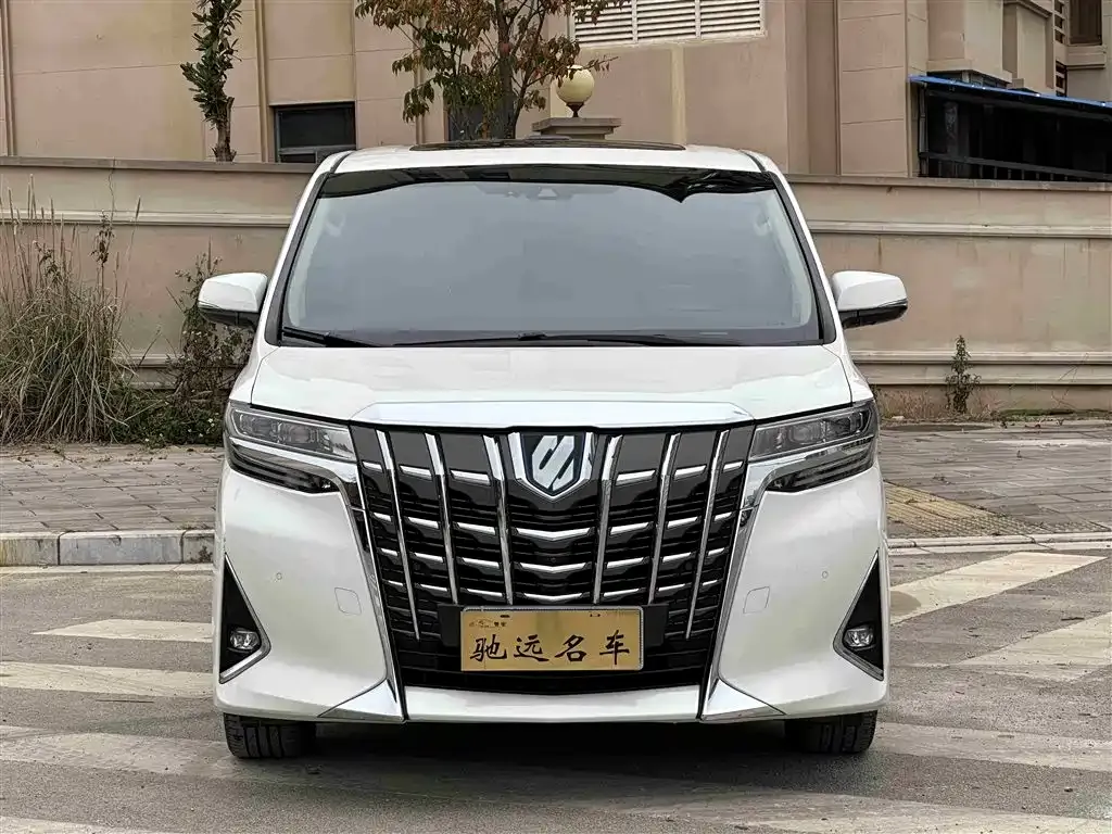 Toyota Alphard — фото 3