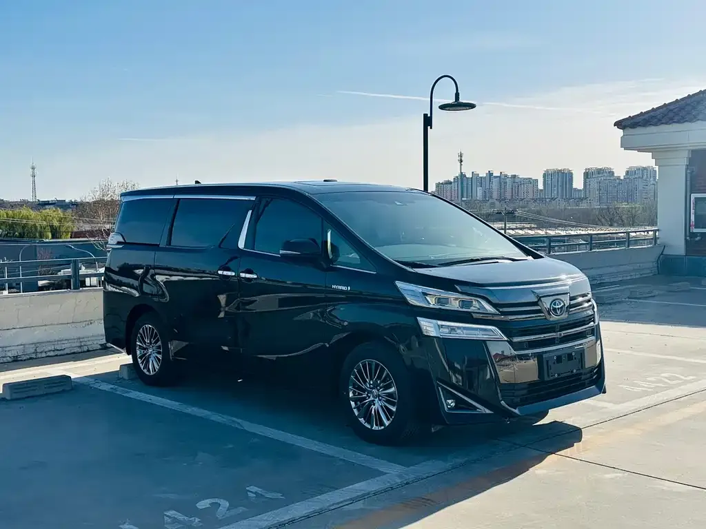 Toyota Vellfire — фото 3