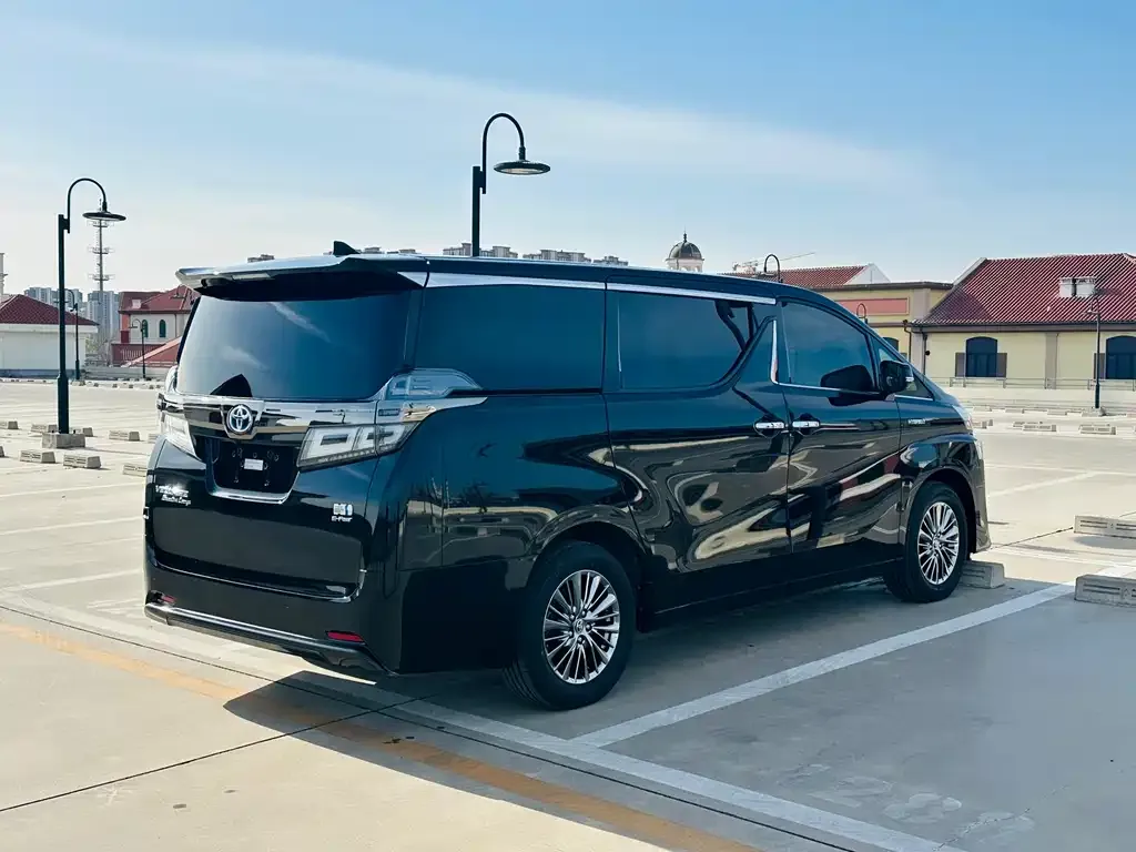 Toyota Vellfire — фото 4