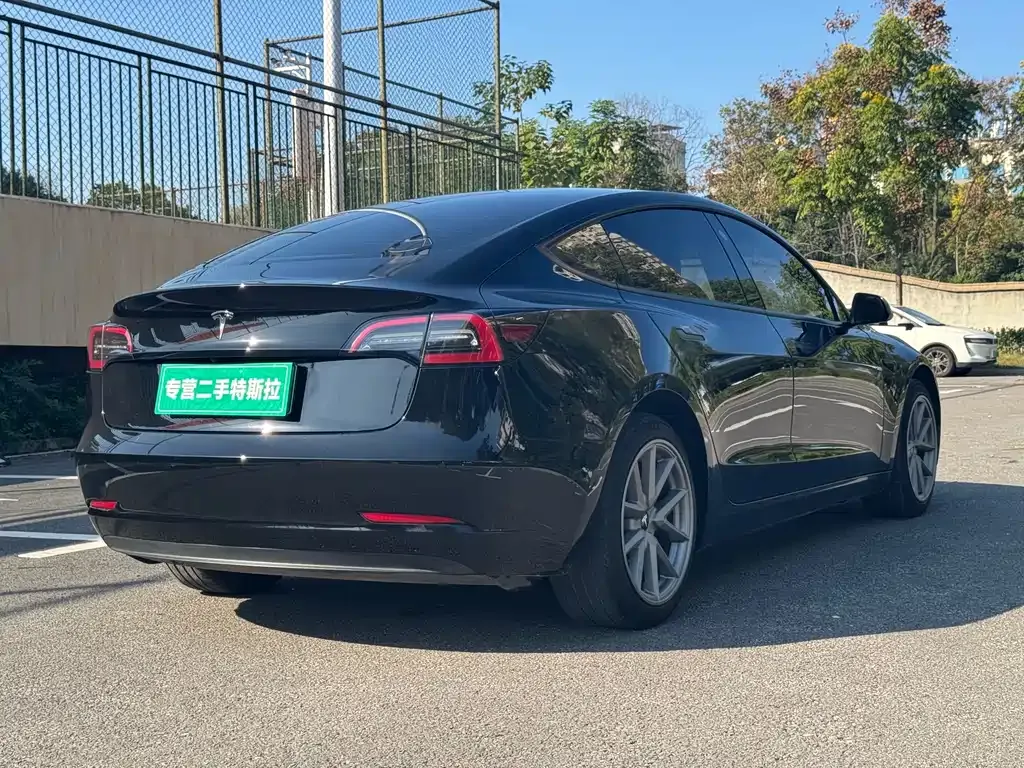 Tesla Model 3 — фото 5