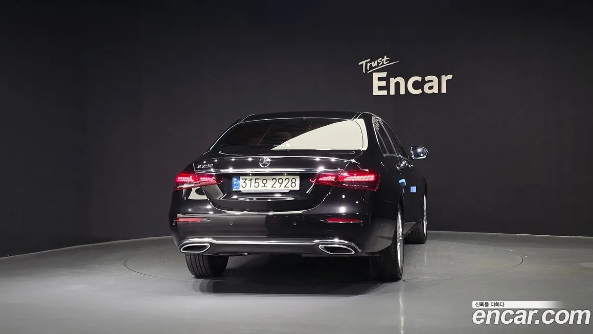 Mercedes-Benz E-Class — фото 4