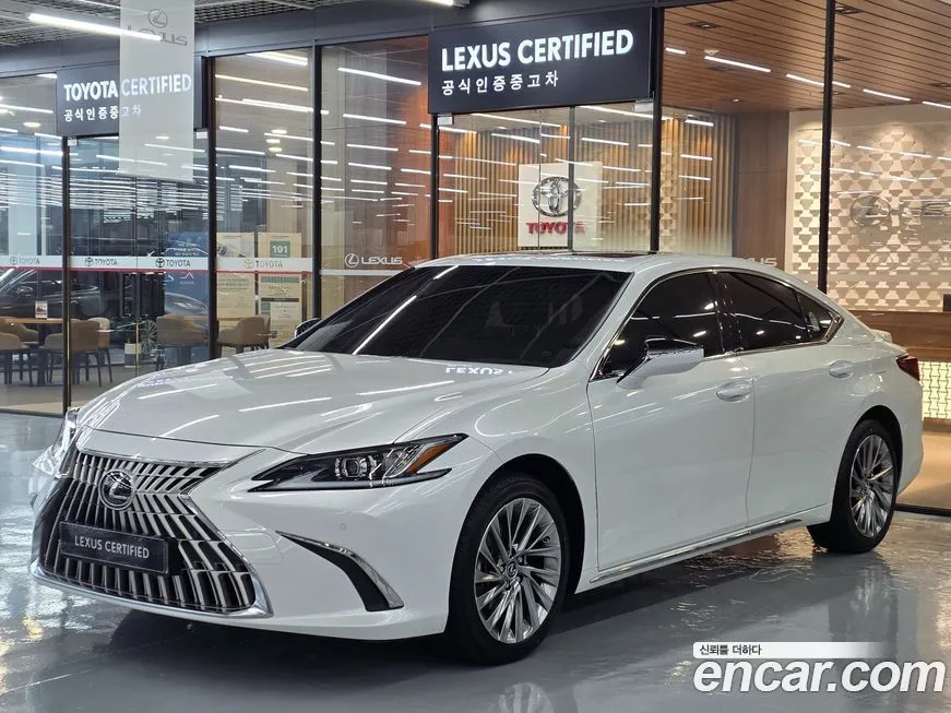 Lexus ES — фото 1