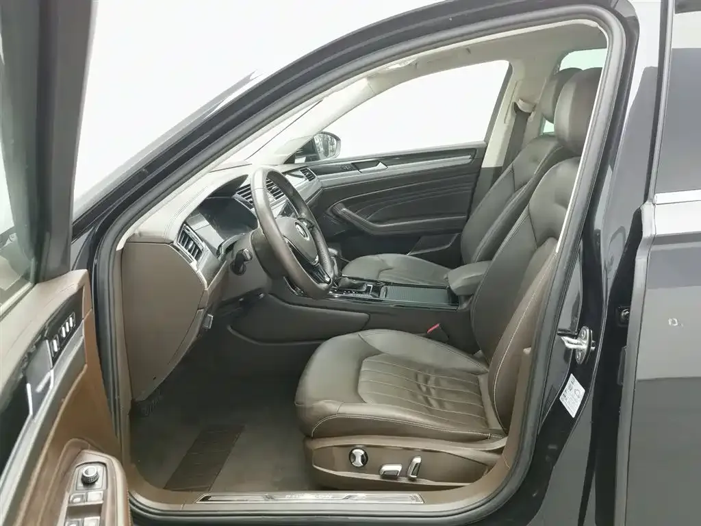 Volkswagen Phideon — фото 10