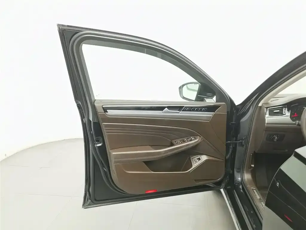 Volkswagen Phideon — фото 8