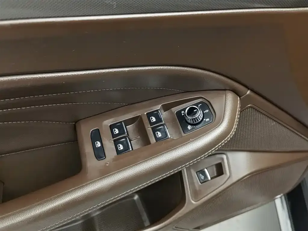 Volkswagen Phideon — фото 9
