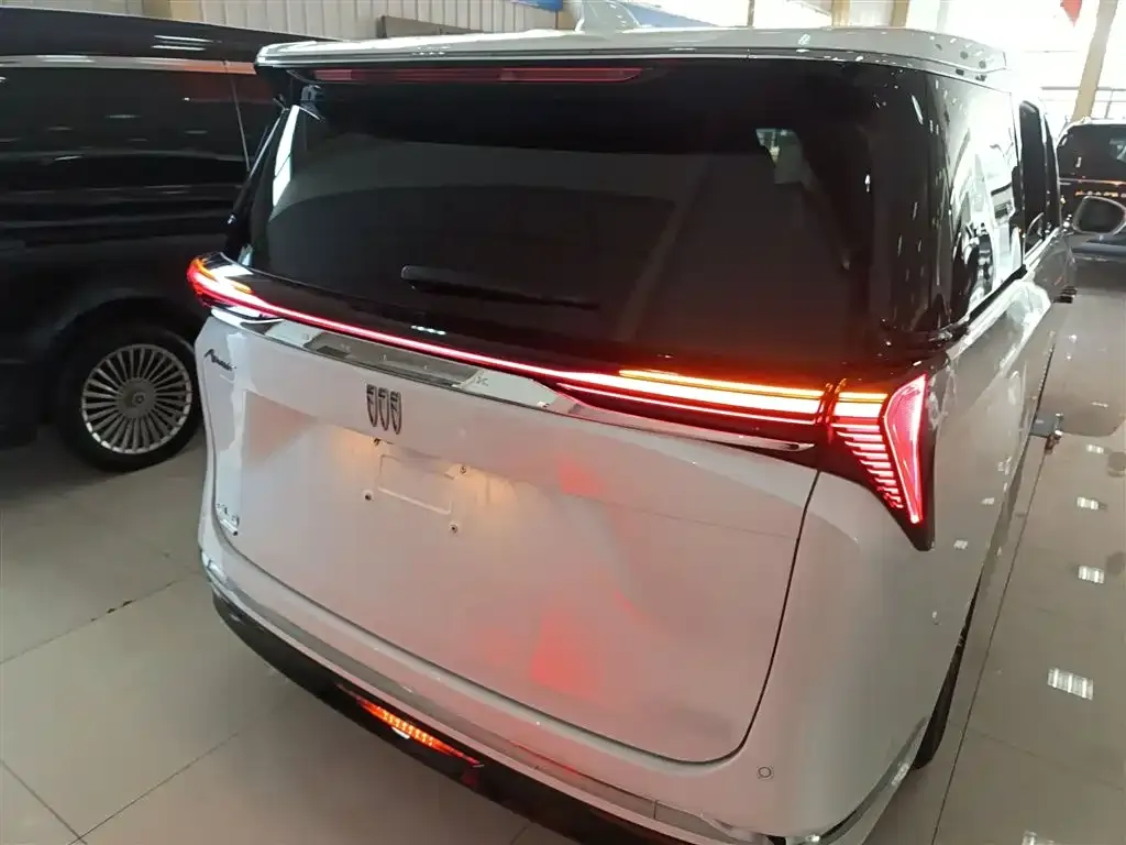 Buick GL8 Hybrid — фото 6