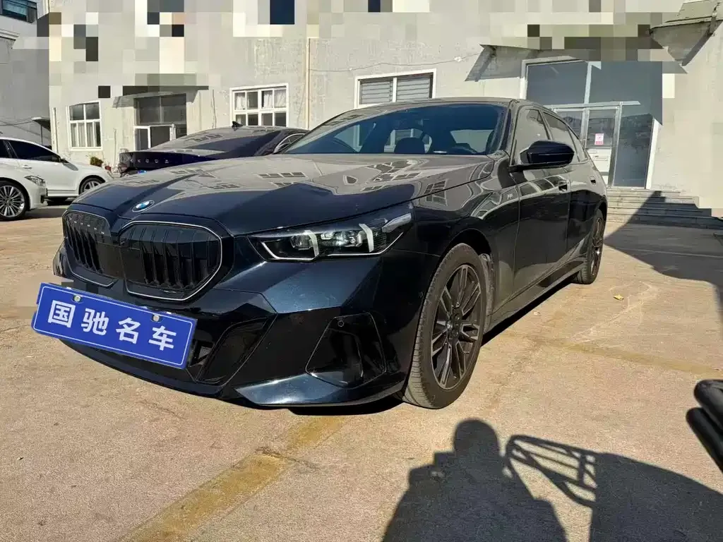 BMW 5 Series — фото 1