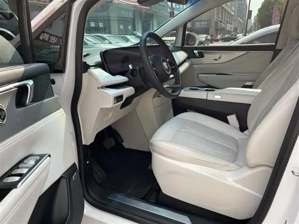 Buick GL8 Hybrid — фото 9