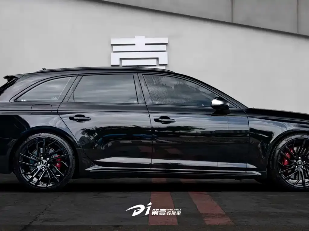 Audi RS 4 — фото 4