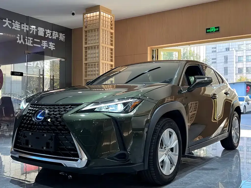 Lexus UX — фото 1