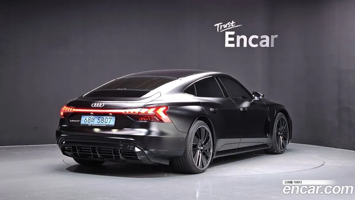 Audi e-tron GT — фото 2