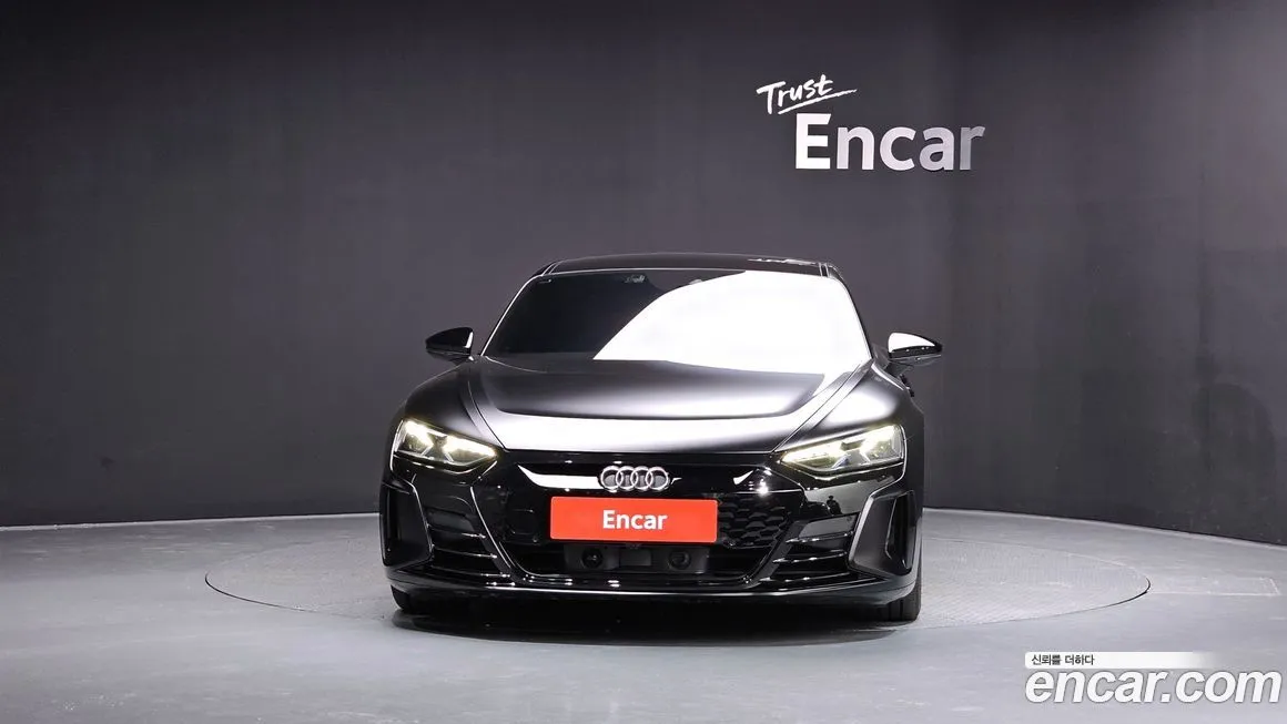Audi e-tron GT — фото 3