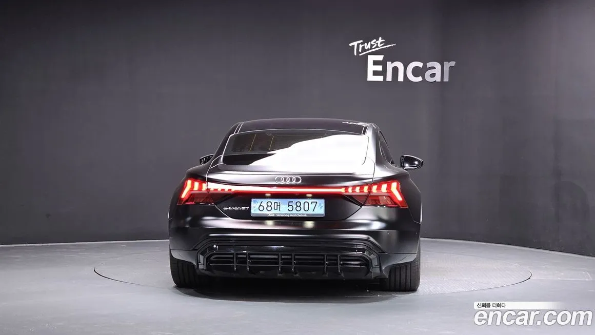 Audi e-tron GT — фото 4