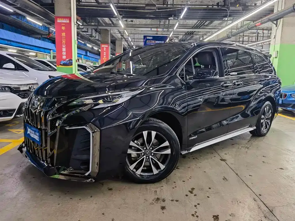 Toyota Granvia — фото 1