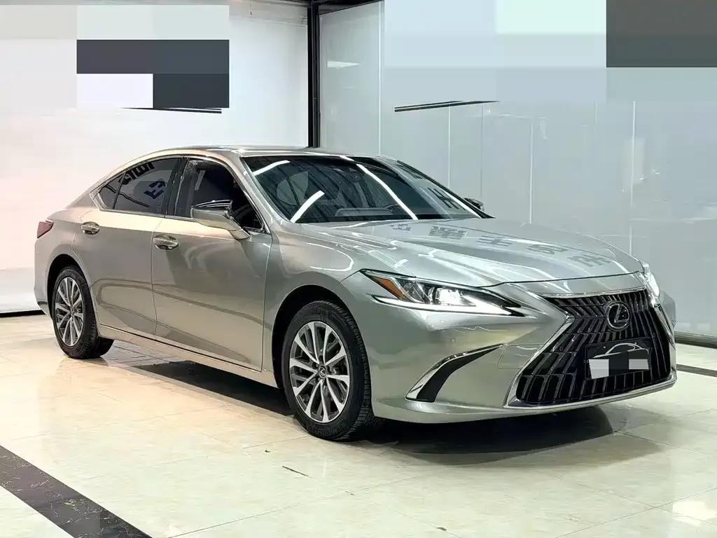 Lexus ES — фото 1