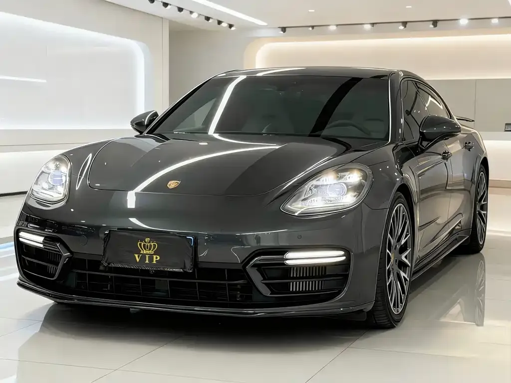Porsche Panamera — фото 1