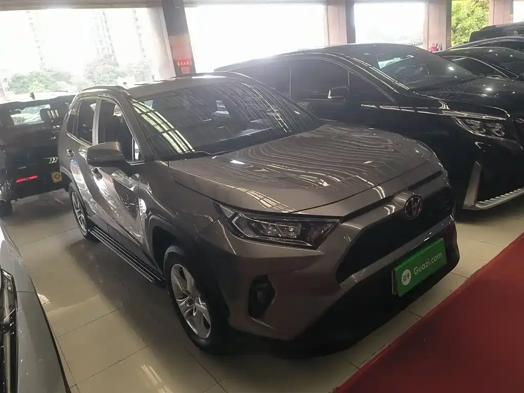 Toyota RAV4 — фото 4