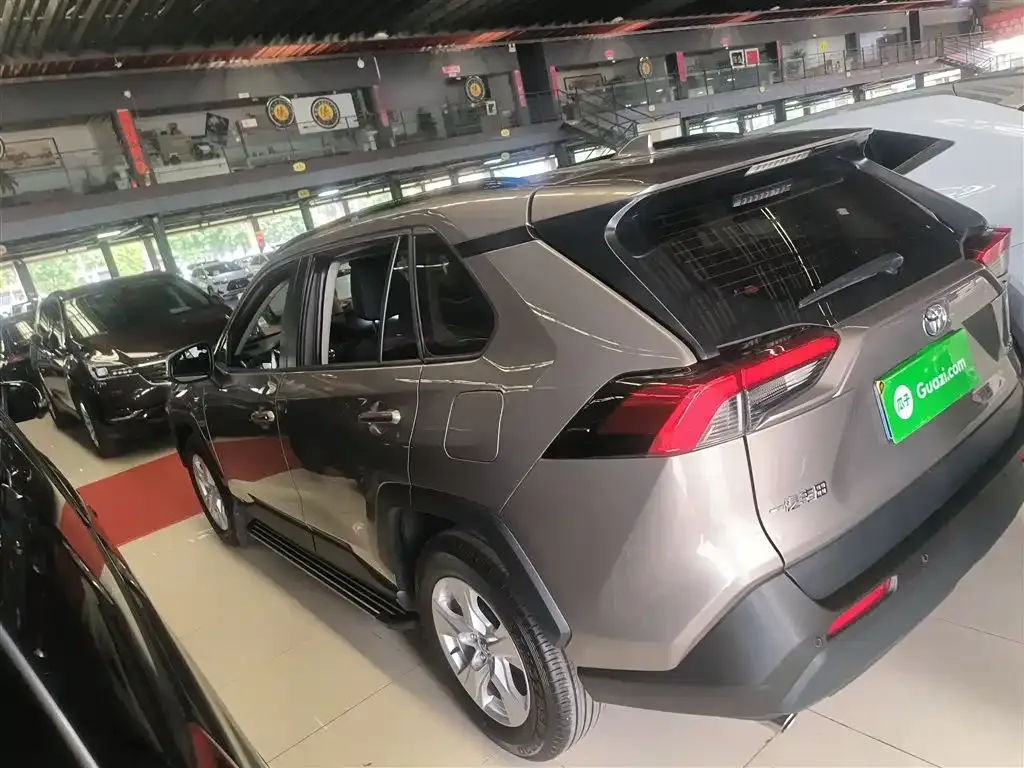 Toyota RAV4 — фото 5