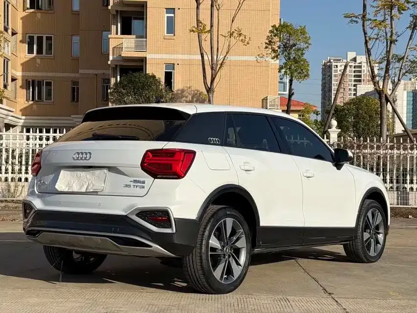 Audi Q2L — фото 8