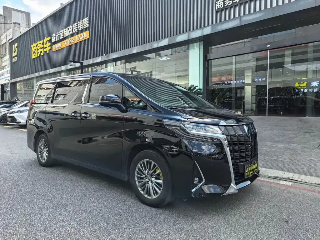 Toyota Alphard — фото 2