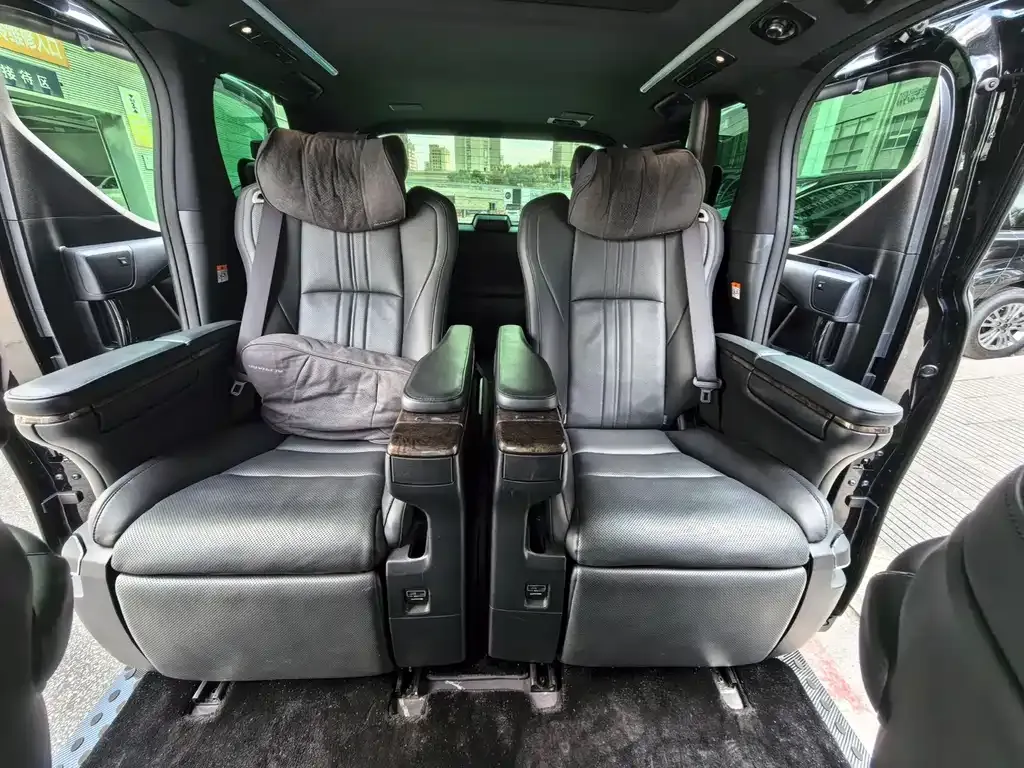 Toyota Alphard — фото 6