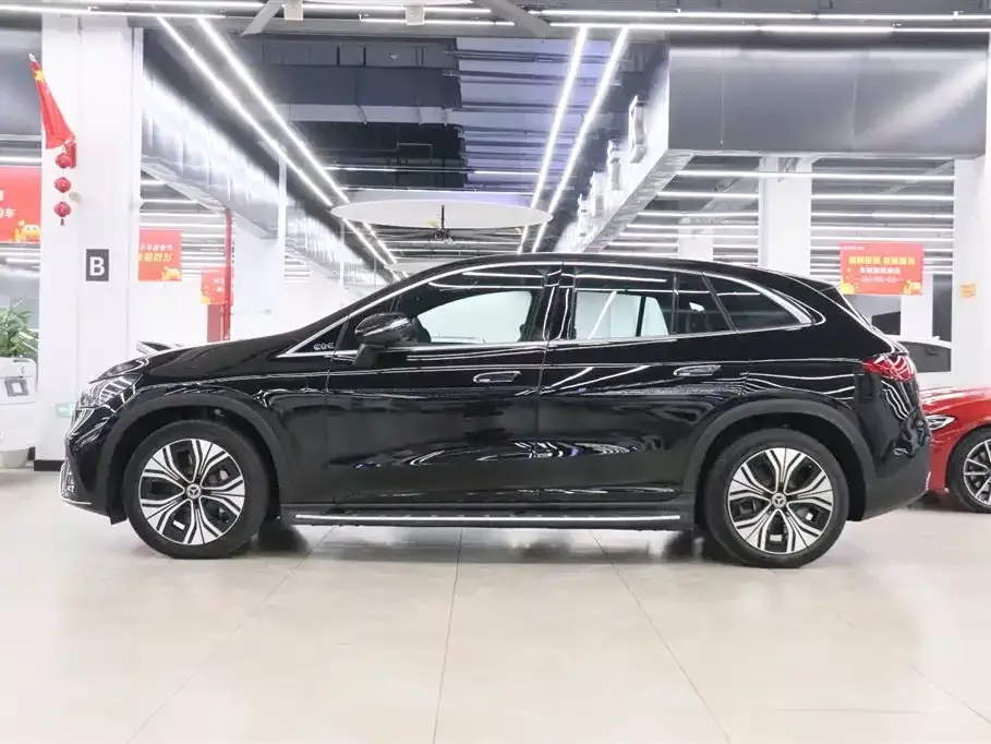 Mercedes-Benz EQE SUV — фото 3