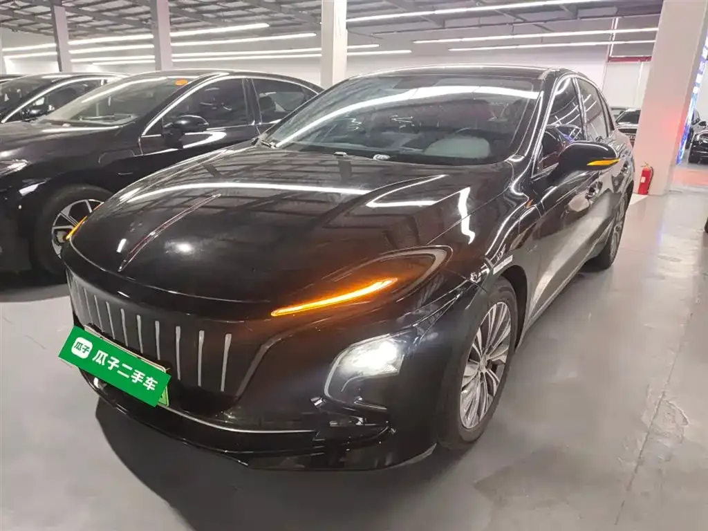 Hongqi E-QM5 — фото 1