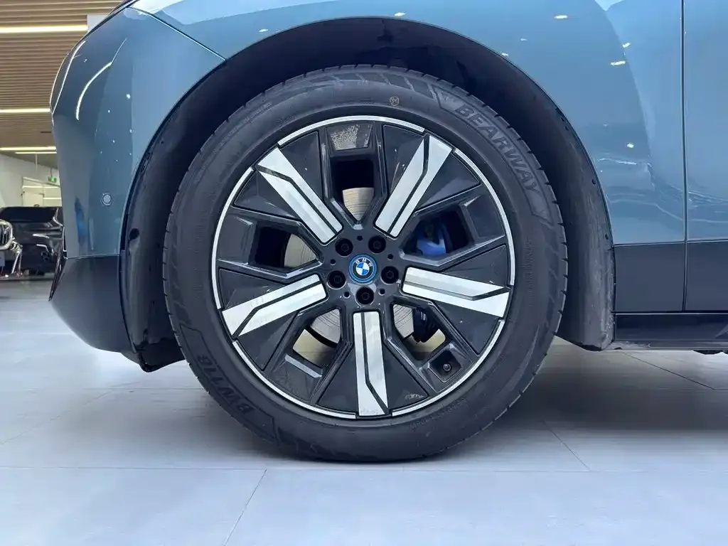 BMW iX — фото 9