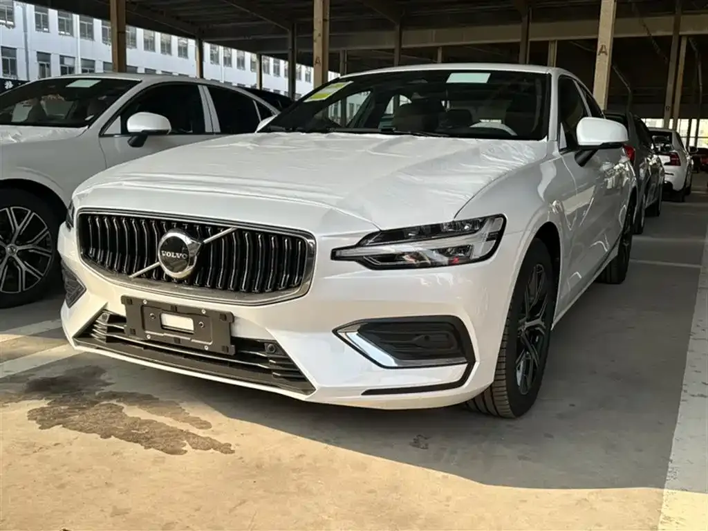 Volvo S60 — фото 1