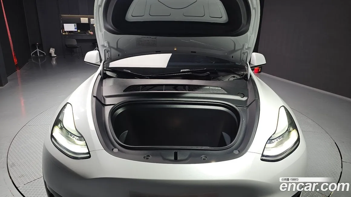 Tesla Model Y — фото 6
