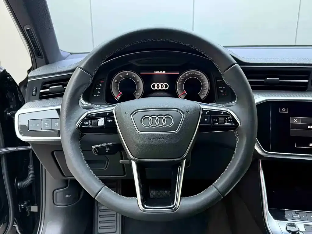 Audi A6L — фото 10