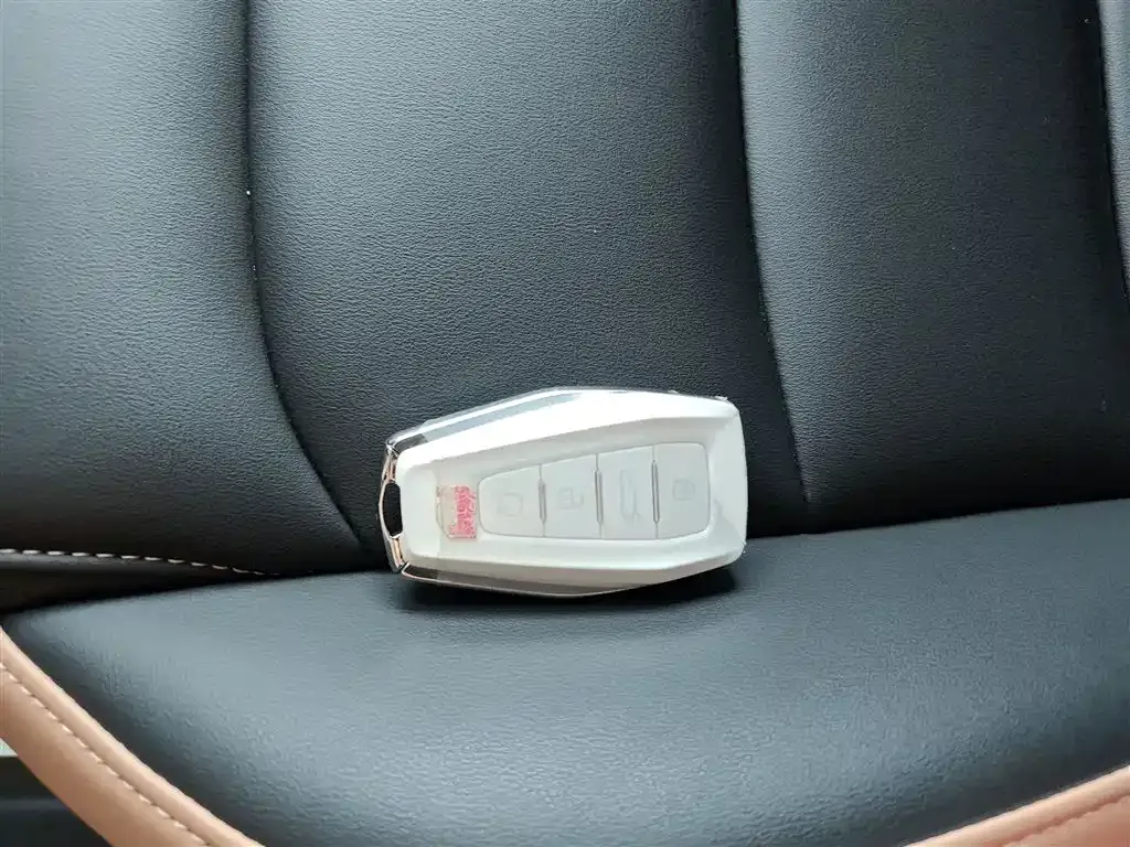 Geely Icon — фото 9