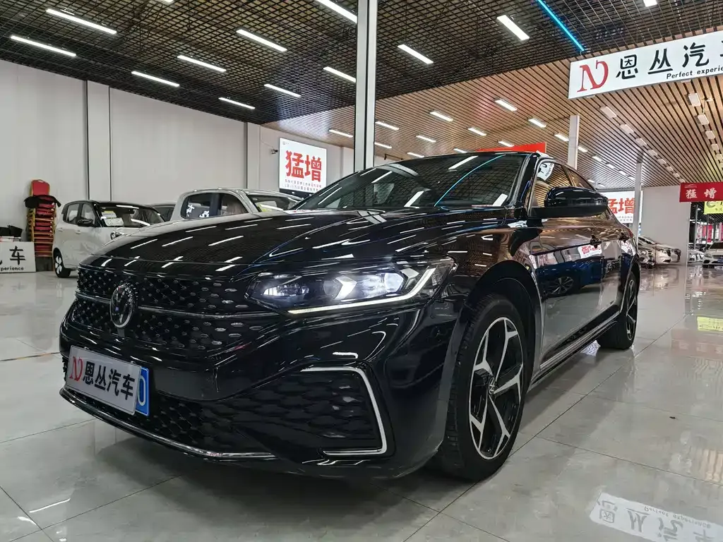Volkswagen Passat — фото 1