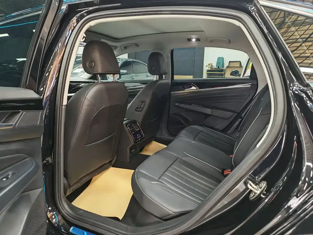 Volkswagen Passat — фото 6