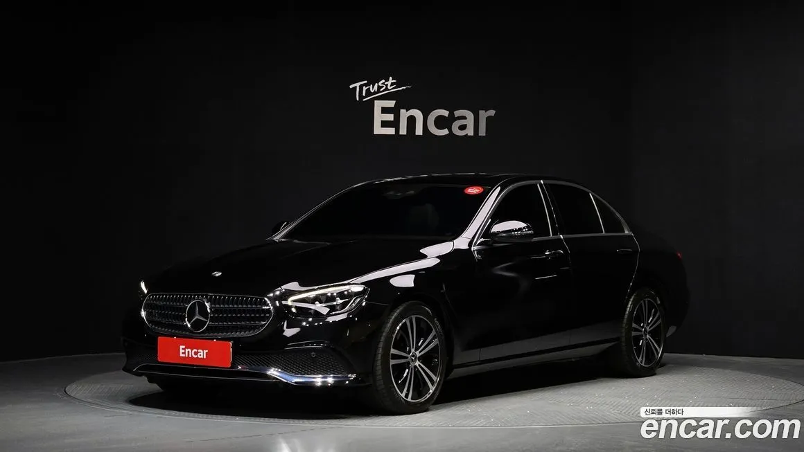 Mercedes-Benz E-Class — фото 1