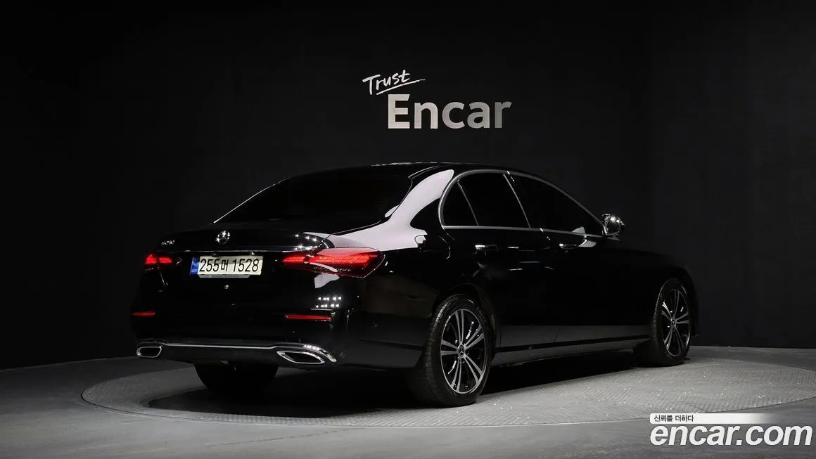 Mercedes-Benz E-Class — фото 2