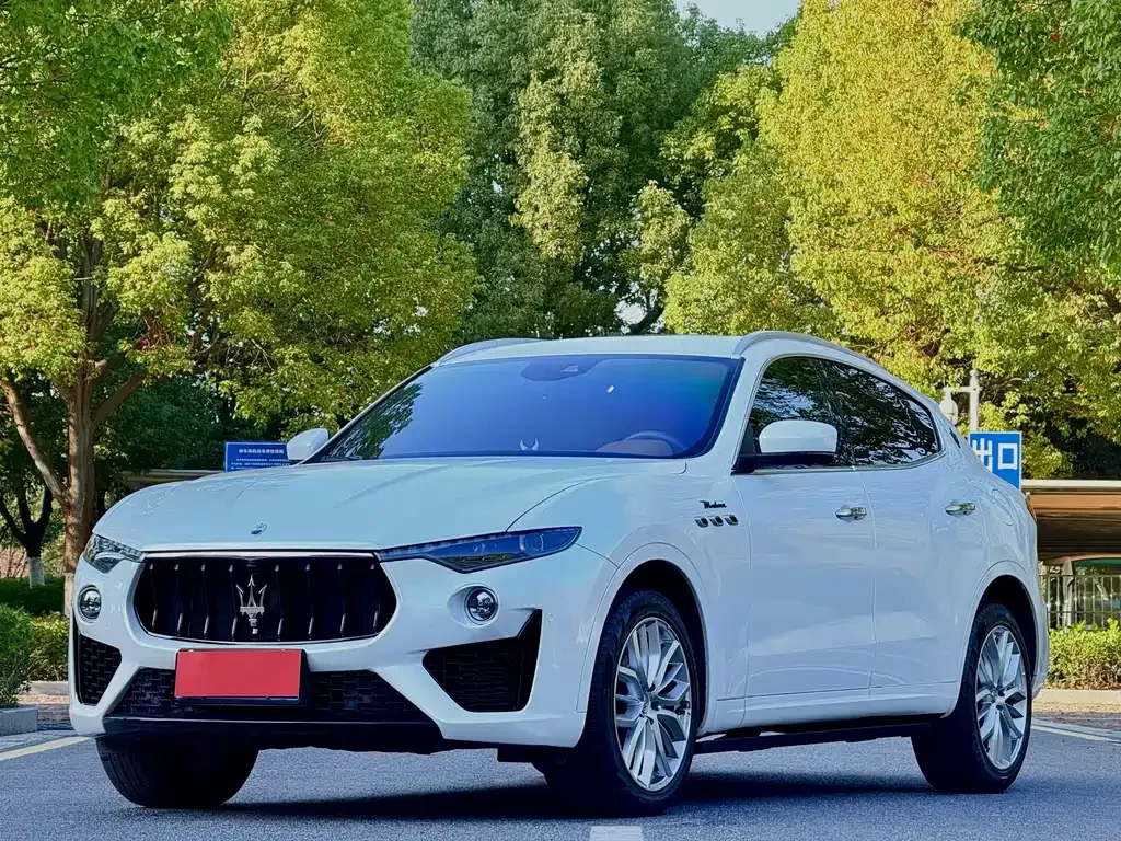 Maserati Levante — фото 1