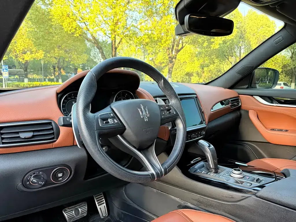Maserati Levante — фото 10