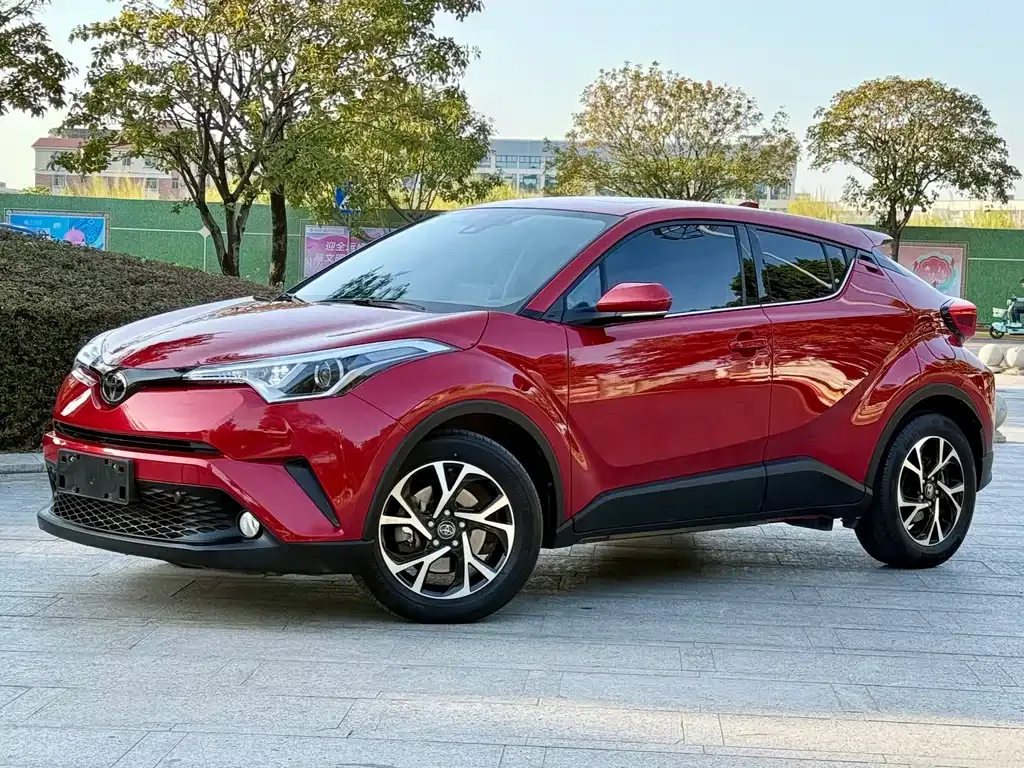 Toyota C-HR — фото 1