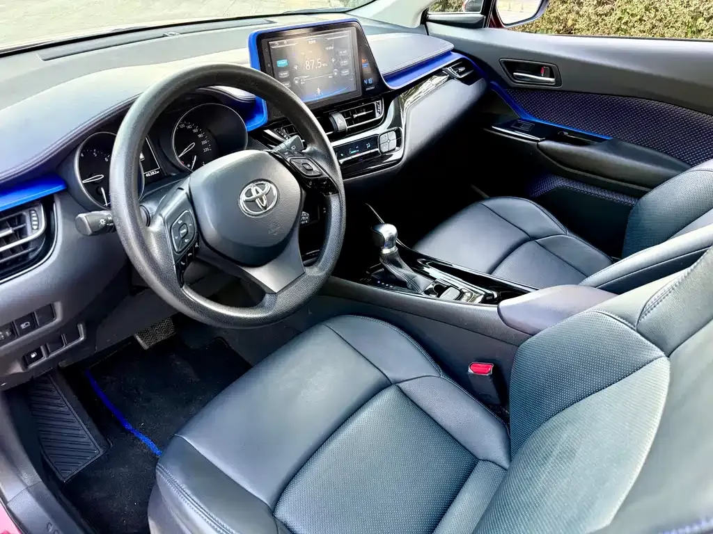 Toyota C-HR — фото 10