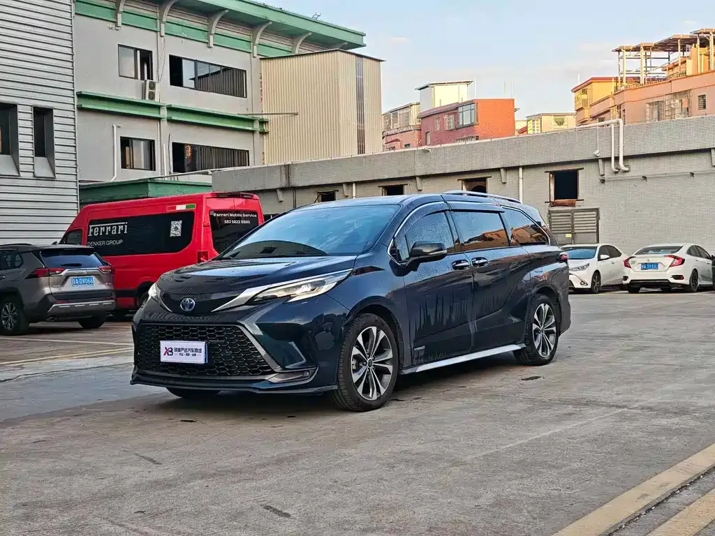 Toyota Granvia — фото 1