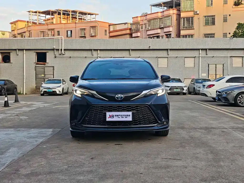 Toyota Granvia — фото 2